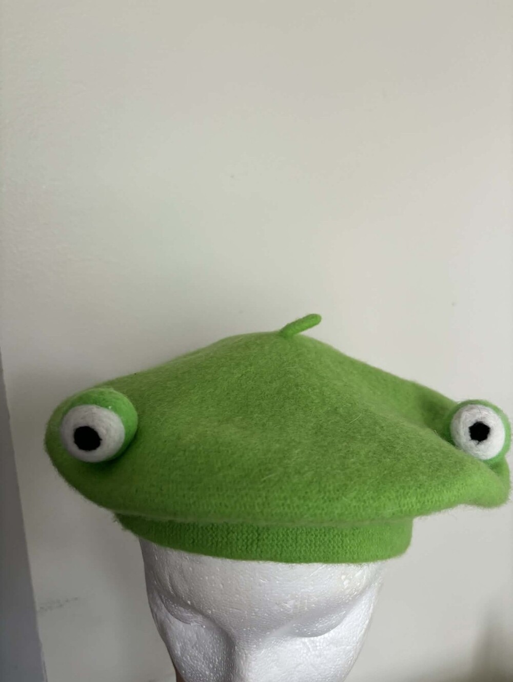 Green Novelty Frog Beret Hat